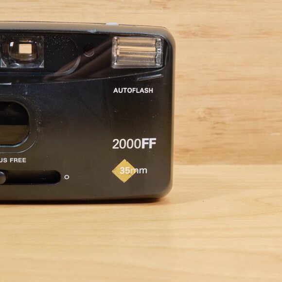 Polaroid 2000FF Focus Free 35mm Film Point & Shoot Camera - Picture 2 of 7